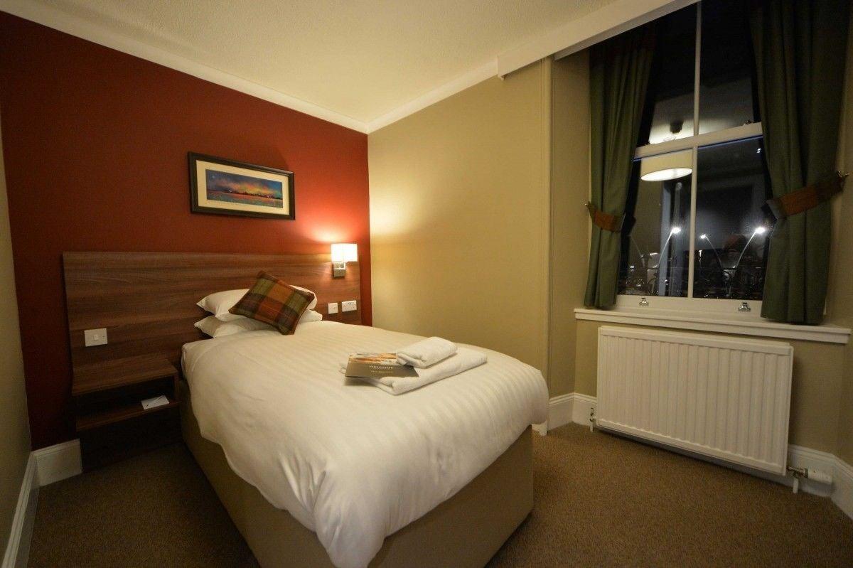 The Portree Hotel מראה חיצוני תמונה