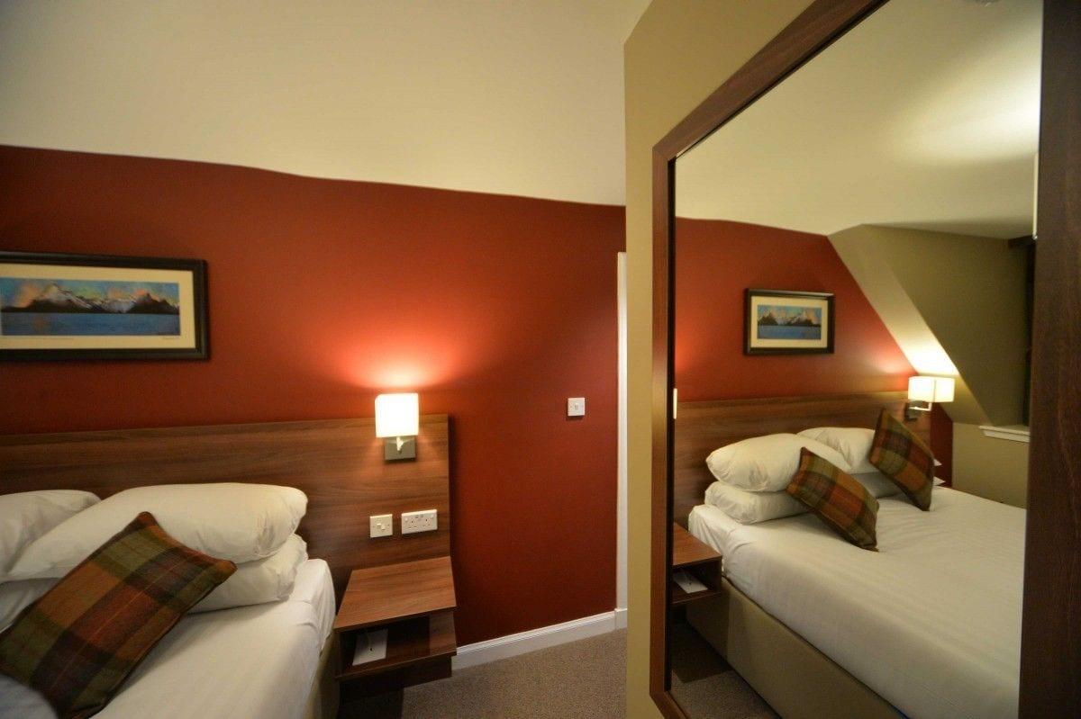 The Portree Hotel מראה חיצוני תמונה