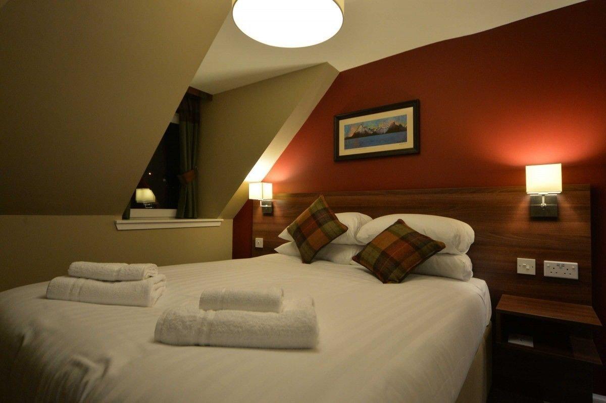 The Portree Hotel מראה חיצוני תמונה
