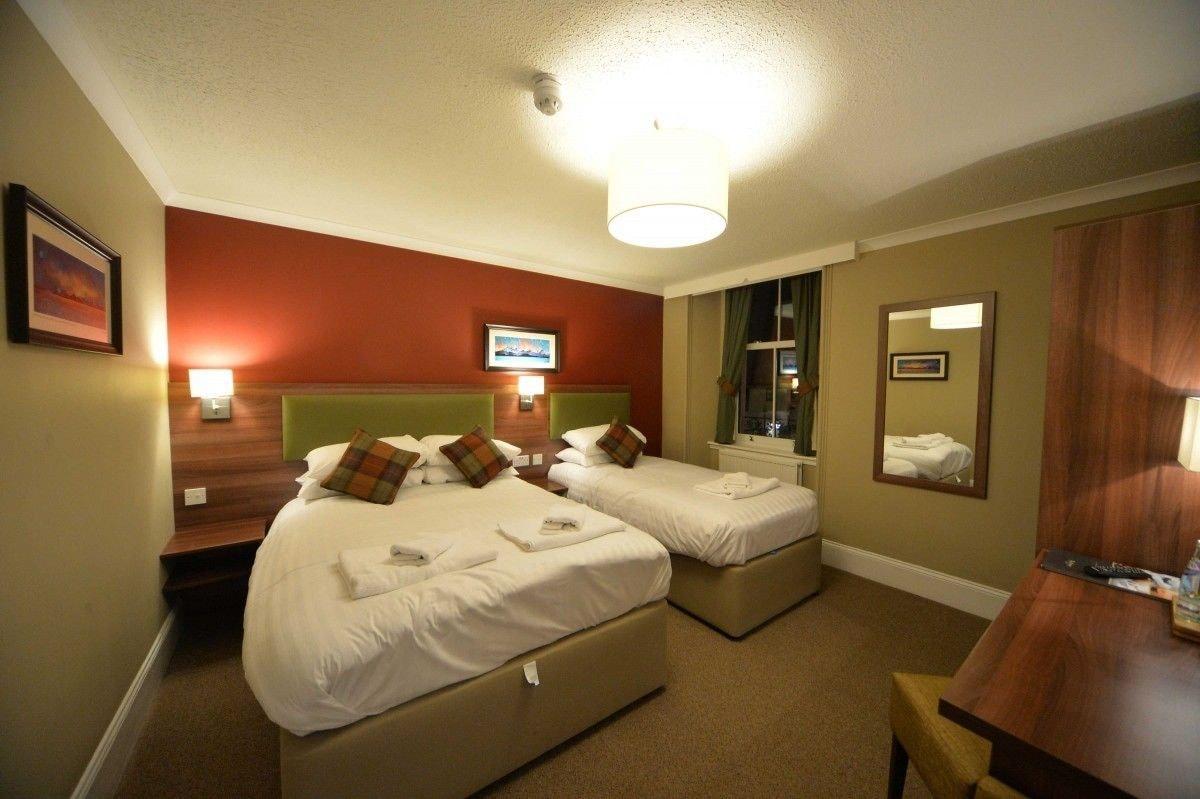 The Portree Hotel מראה חיצוני תמונה