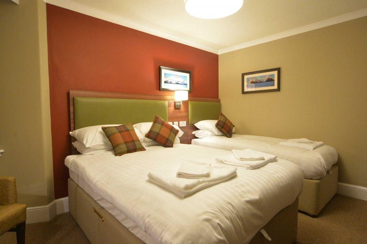 The Portree Hotel מראה חיצוני תמונה