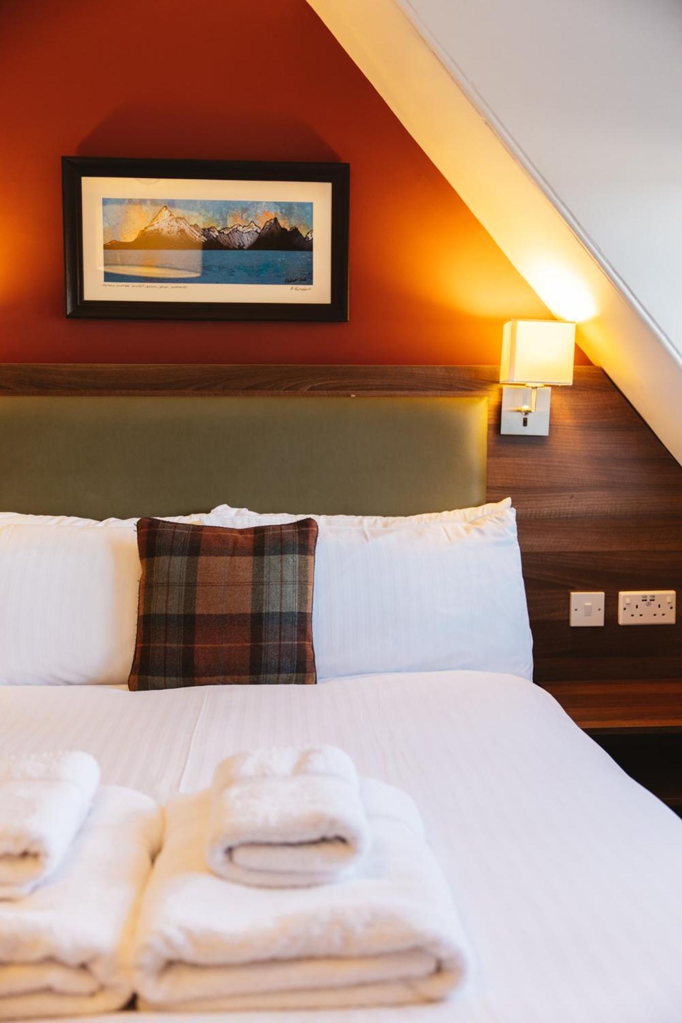 The Portree Hotel מראה חיצוני תמונה
