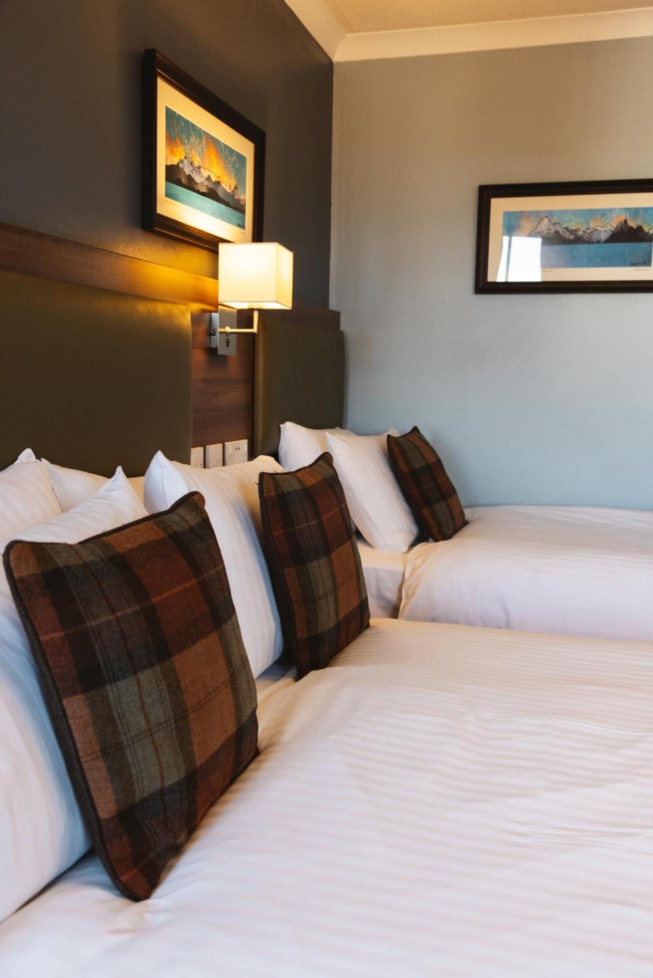 The Portree Hotel מראה חיצוני תמונה