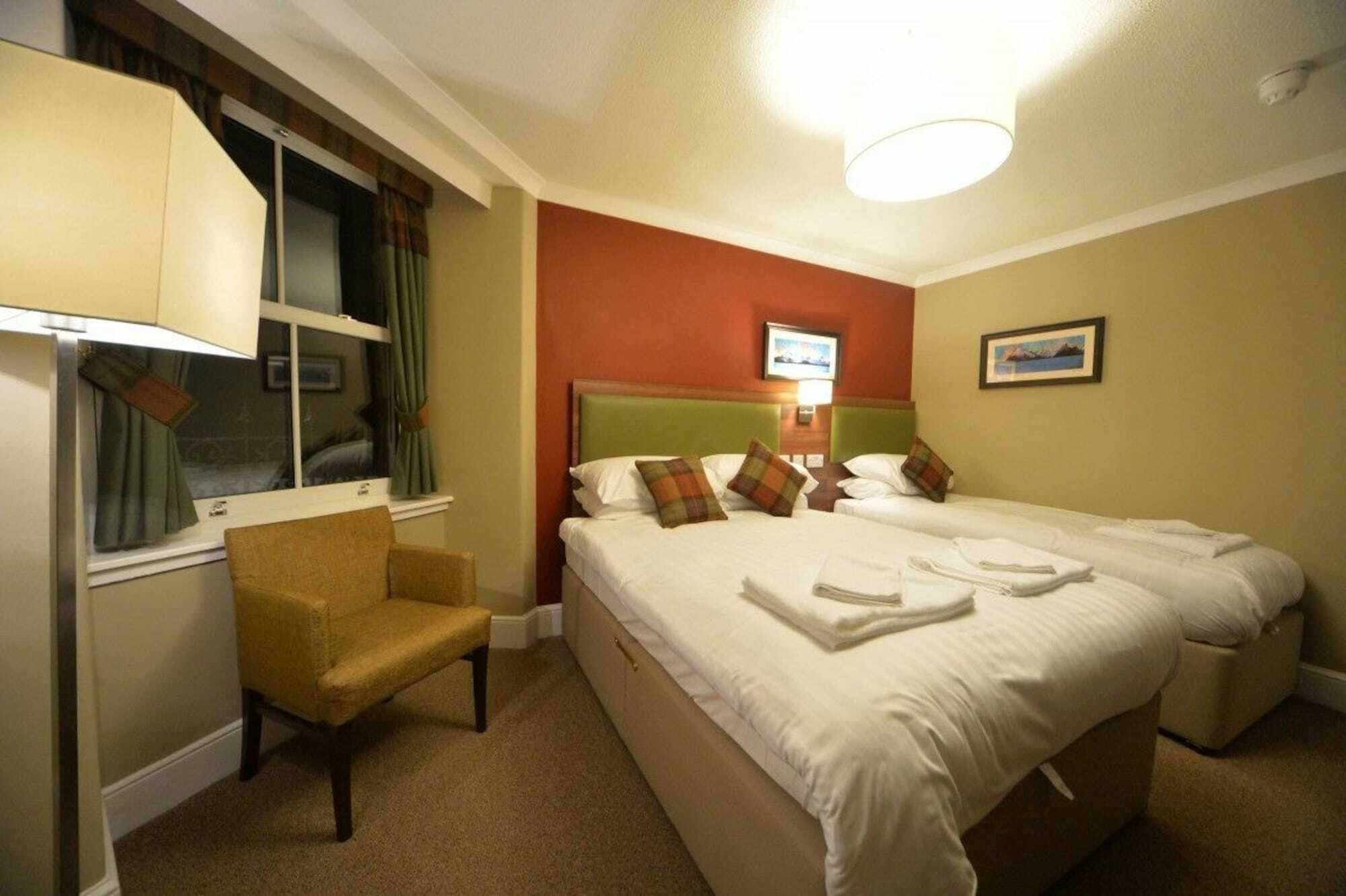 The Portree Hotel מראה חיצוני תמונה